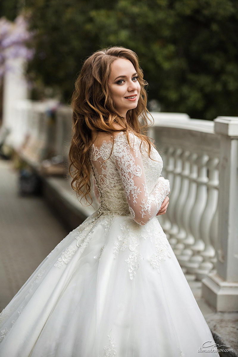 Свадебная фотосессия Ромы и Даши в глицинии. Свадебный фотограф, фотосъемка в Крыму, Севастополе, Симферополе, Ялте