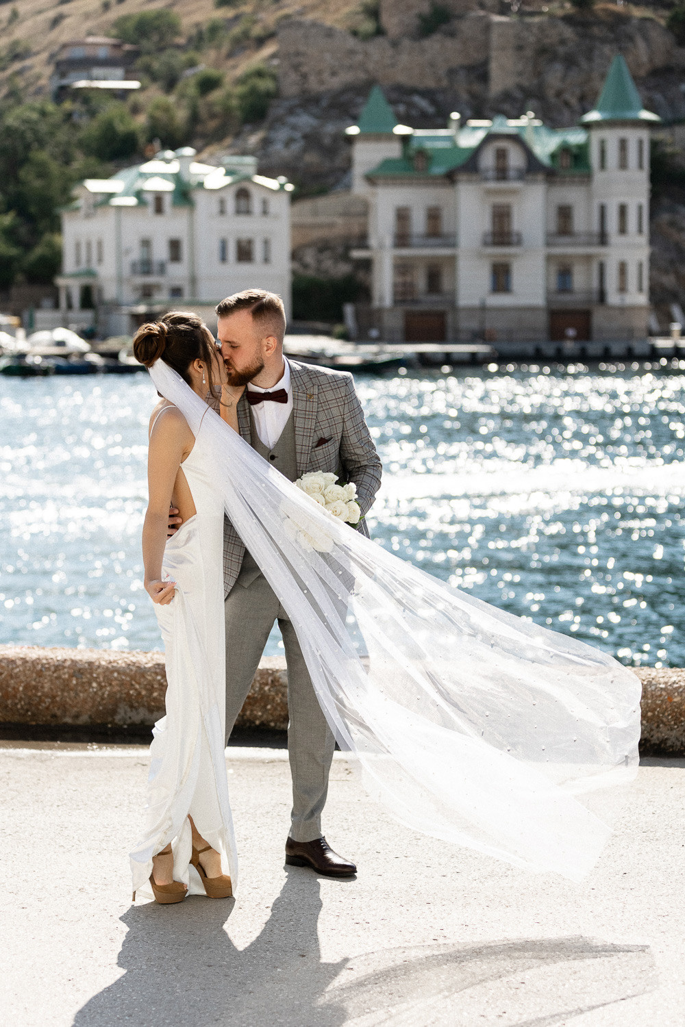 Денис и Аделя - свадьба для двоих в Балаклаве. Свадебный фотограф, фотосъемка в Крыму, Севастополе, Симферополе, Ялте
