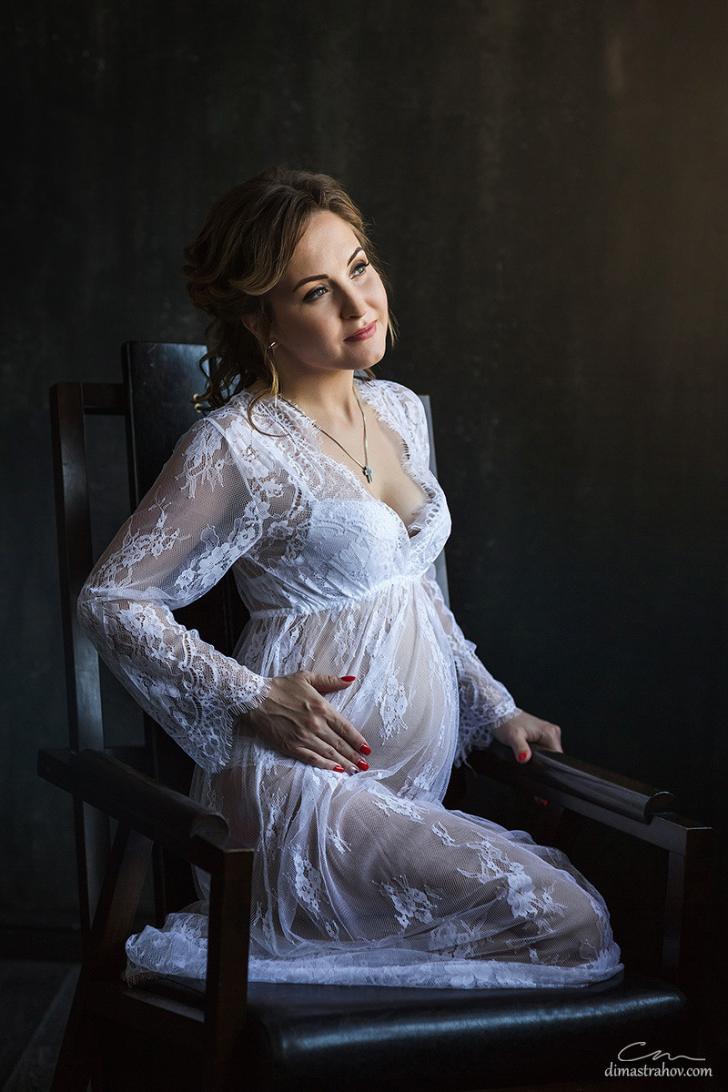 Семейная фотосессия в ожидании Чуда в студии. Свадебный фотограф, фотосъемка в Крыму, Севастополе, Симферополе, Ялте