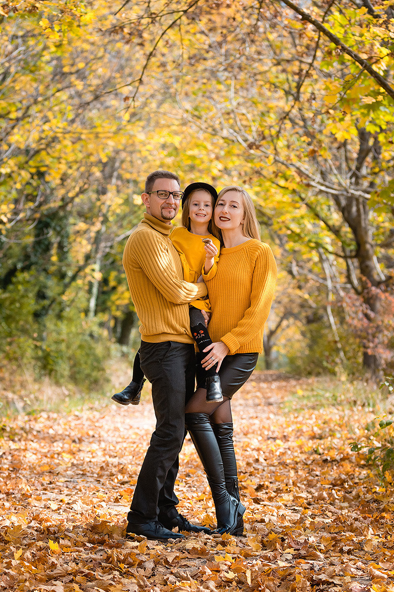 Осенняя семейная фотосессия в лесу, в Севастополе. Свадебный фотограф, фотосъемка в Крыму, Севастополе, Симферополе, Ялте