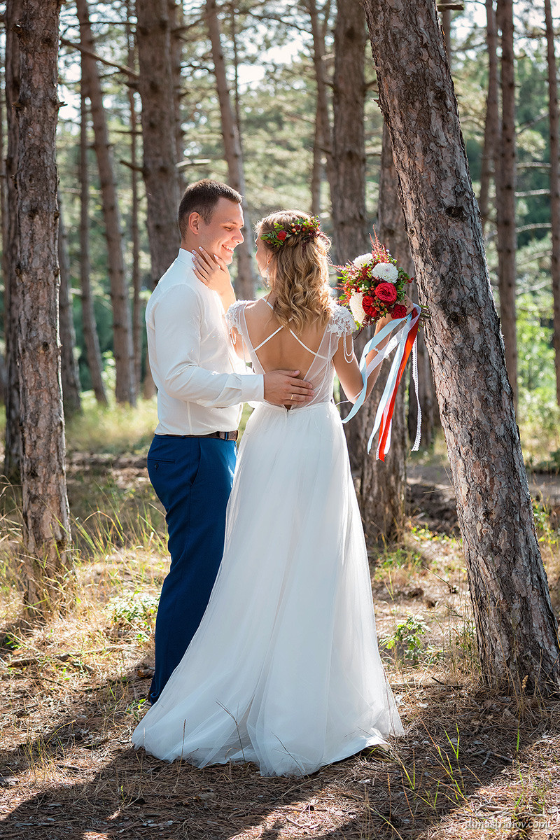Паша и Таня свадебная фотосессия в лесу. Свадебный фотограф, фотосъемка в Крыму, Севастополе, Симферополе, Ялте