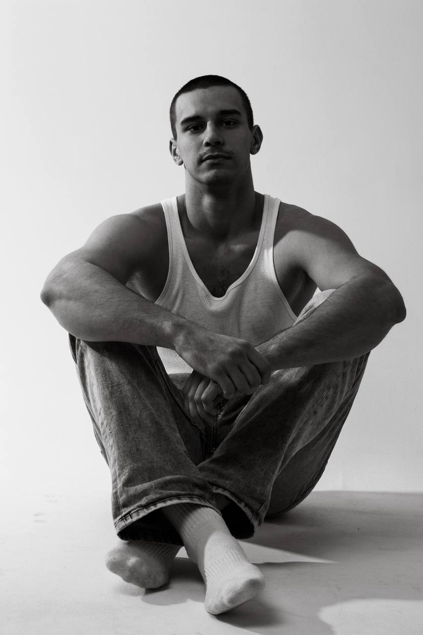 Портретная съемка — Роман. Портретный фотограф в Орле. Готовые фото за 3 дня! Помощь в позировании. Советы по организации