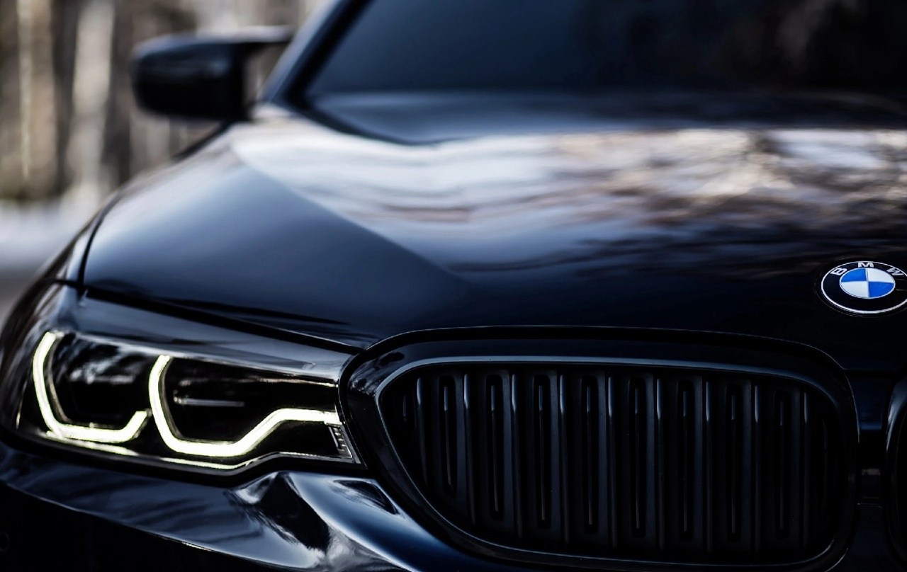 Фото черной бмв