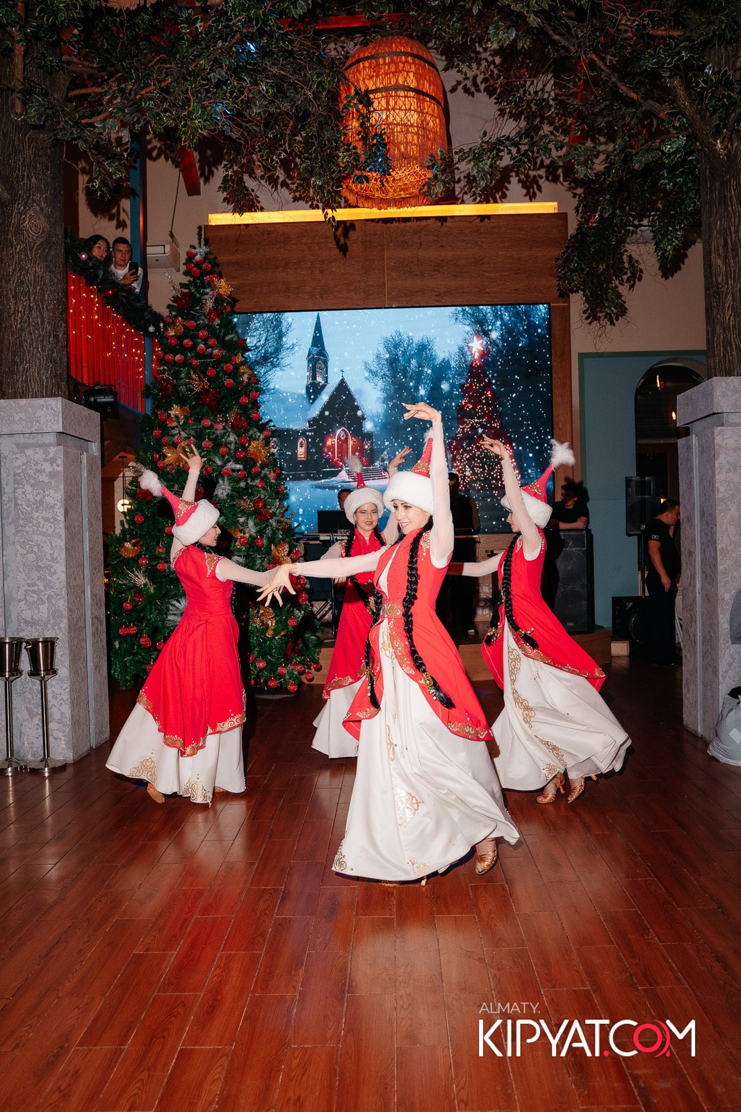 ГРУЗИНСКИЙ ДВОР НА КАБАНБАЙ БАТЫРА. КИПЯТКОМ АЛМАТЫ!