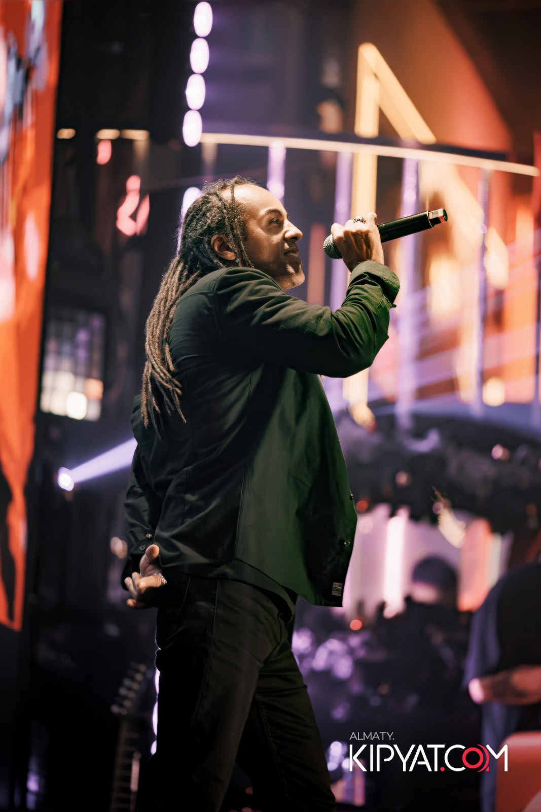 SANTA BARBARA — ПИТ ДЖЕЙСОН (ГР. ПРЕМЬЕР-МИНИСТР) И ИЛЬЯ ЗУДИН (ГР. ДИНАМИТ) НА ПРЕДНОВОГОДНЕЙ ВЕЧЕРИНКЕ. КИПЯТКОМ АЛМАТЫ!