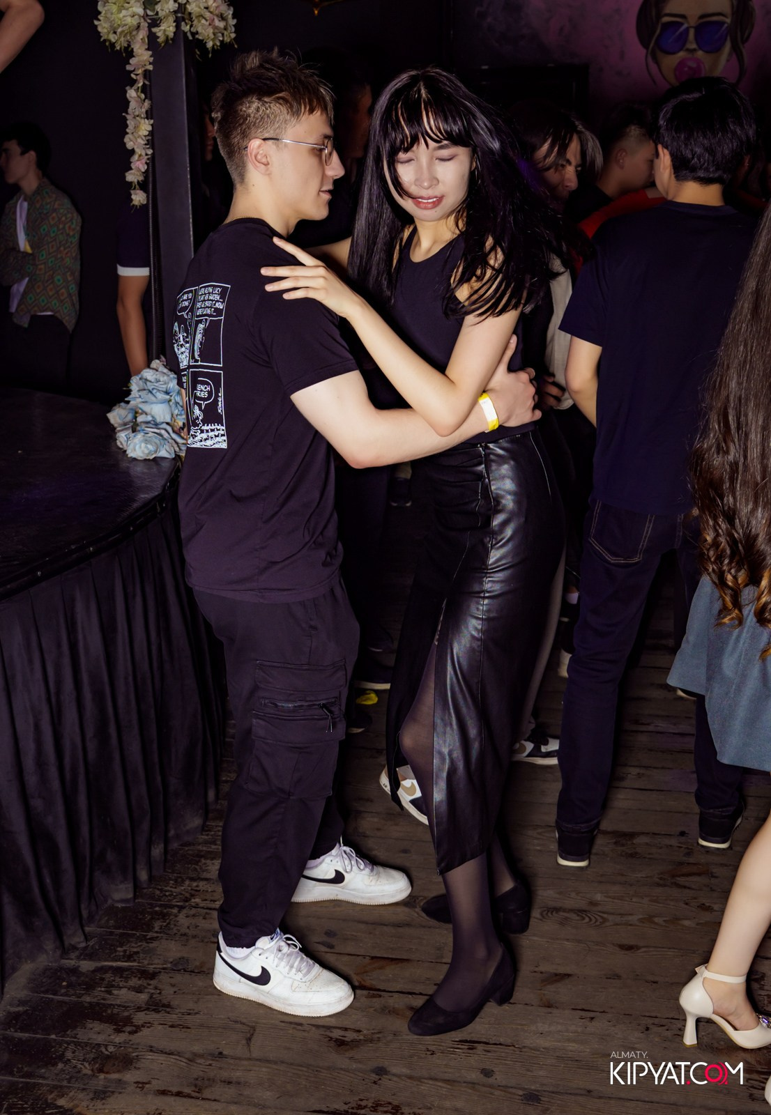 UYAT EMES BAR. КИПЯТКОМ АЛМАТЫ!