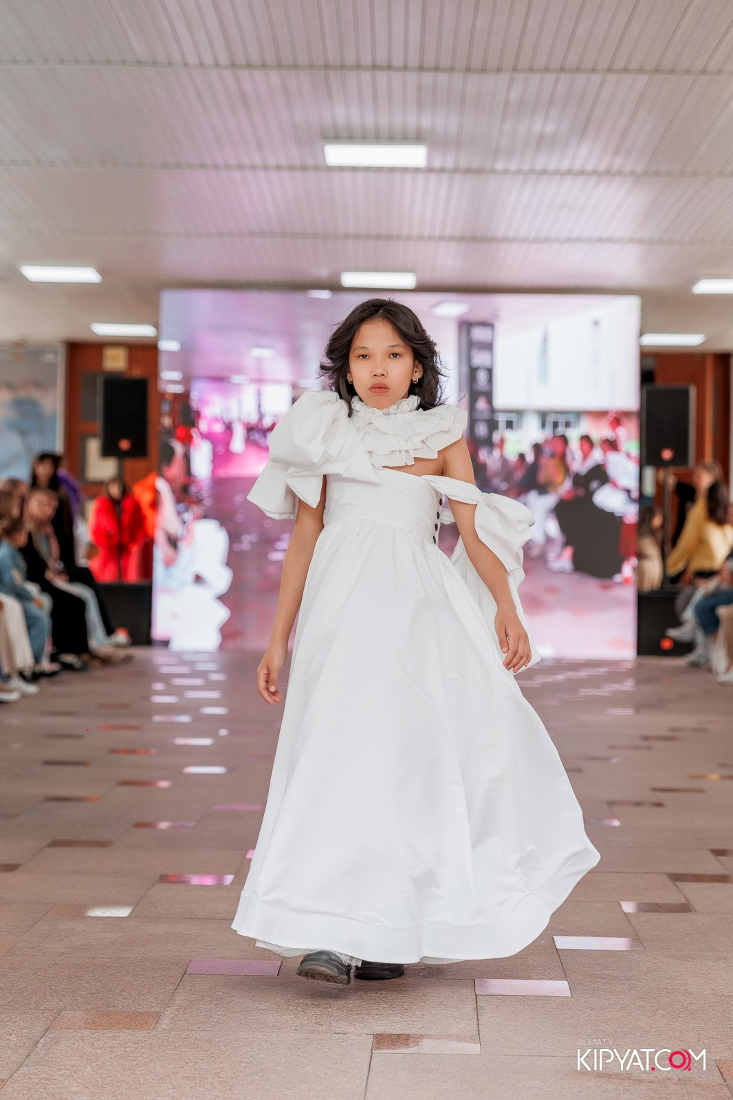 JUNIOR FASHION SHOW. КИПЯТКОМ АЛМАТЫ!
