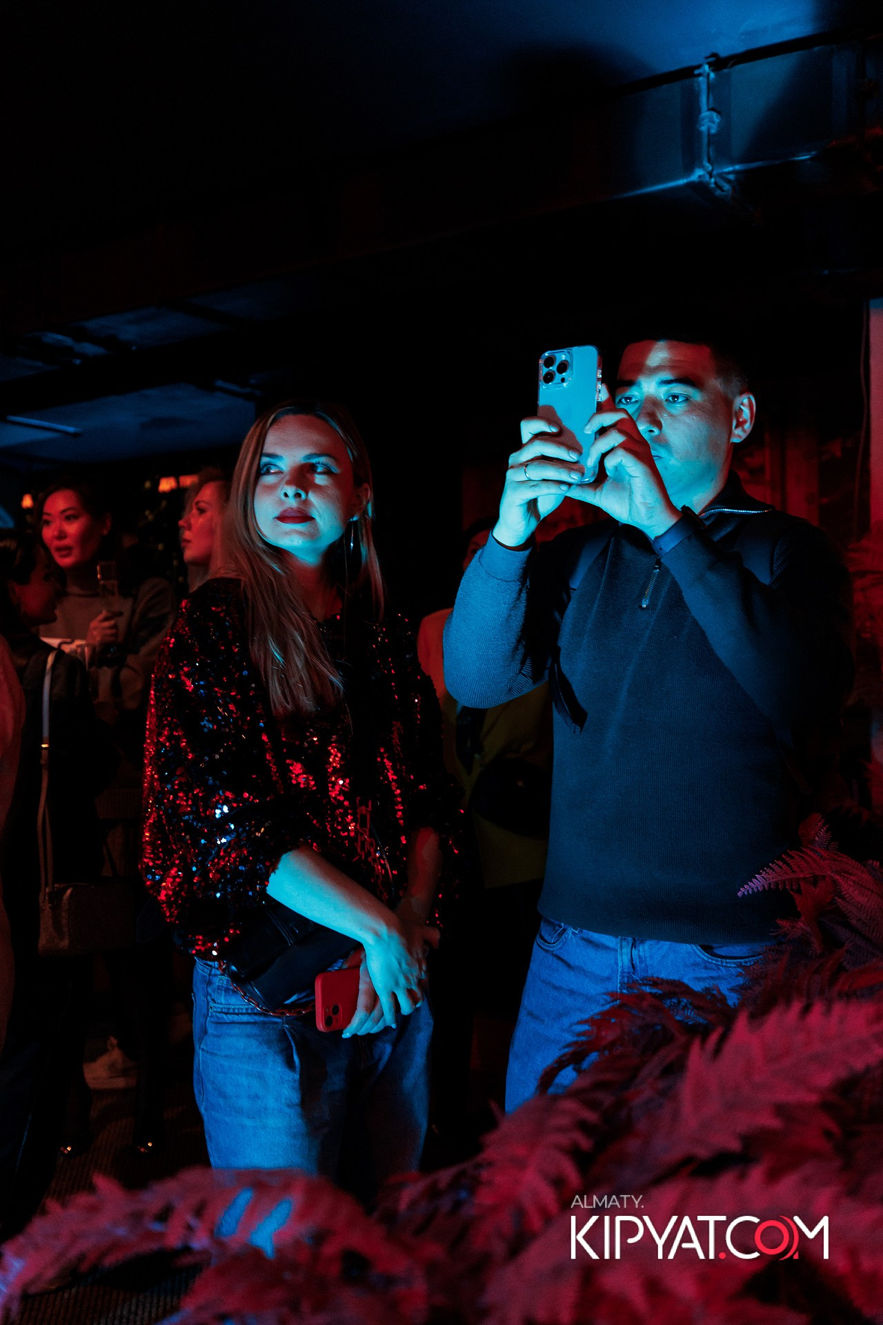 ПРЕЗЕНТАЦИЯ КНИГИ ВИКТОРА ЕЛИСЕЕВА. КИПЯТКОМ АЛМАТЫ!