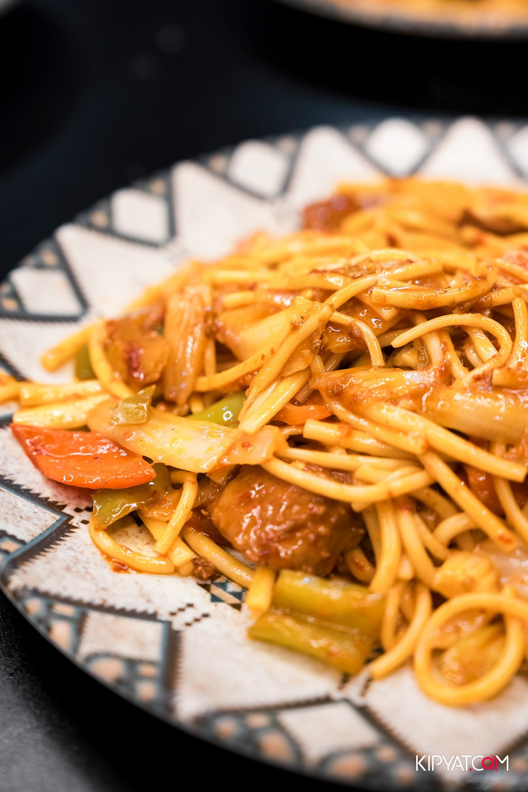 СЕМЕЙНЫЙ РЕСТОРАН BAZAAR. КИПЯТКОМ АЛМАТЫ!