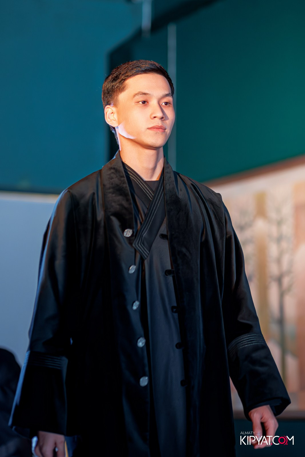 FASHION ПОКАЗ, КАЗАХСКОЙ НАЦИОНАЛЬНОЙ ОДЕЖДЫ. КИПЯТКОМ АЛМАТЫ!