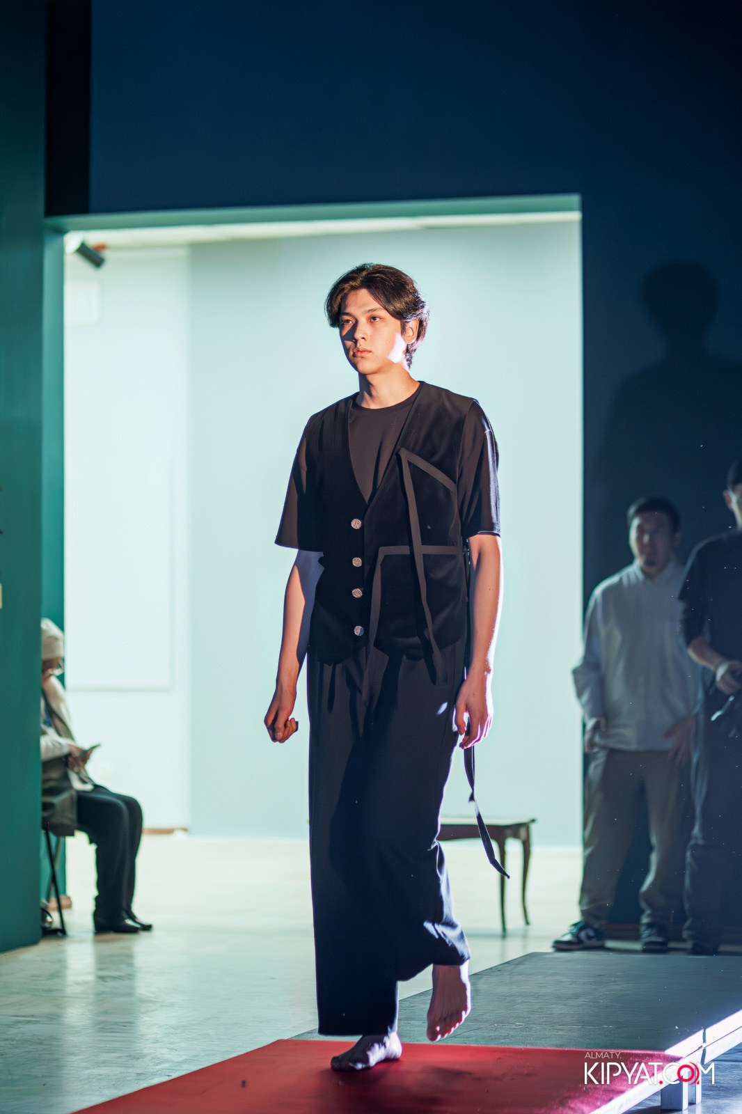 FASHION ПОКАЗ, КАЗАХСКОЙ НАЦИОНАЛЬНОЙ ОДЕЖДЫ. КИПЯТКОМ АЛМАТЫ!