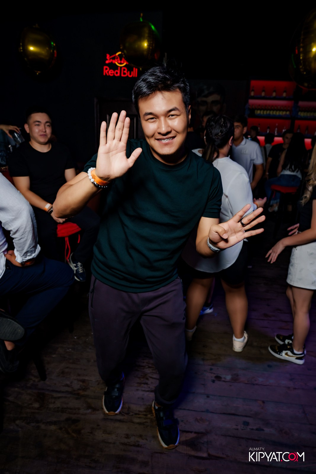 UYAT EMES BAR. КИПЯТКОМ АЛМАТЫ!