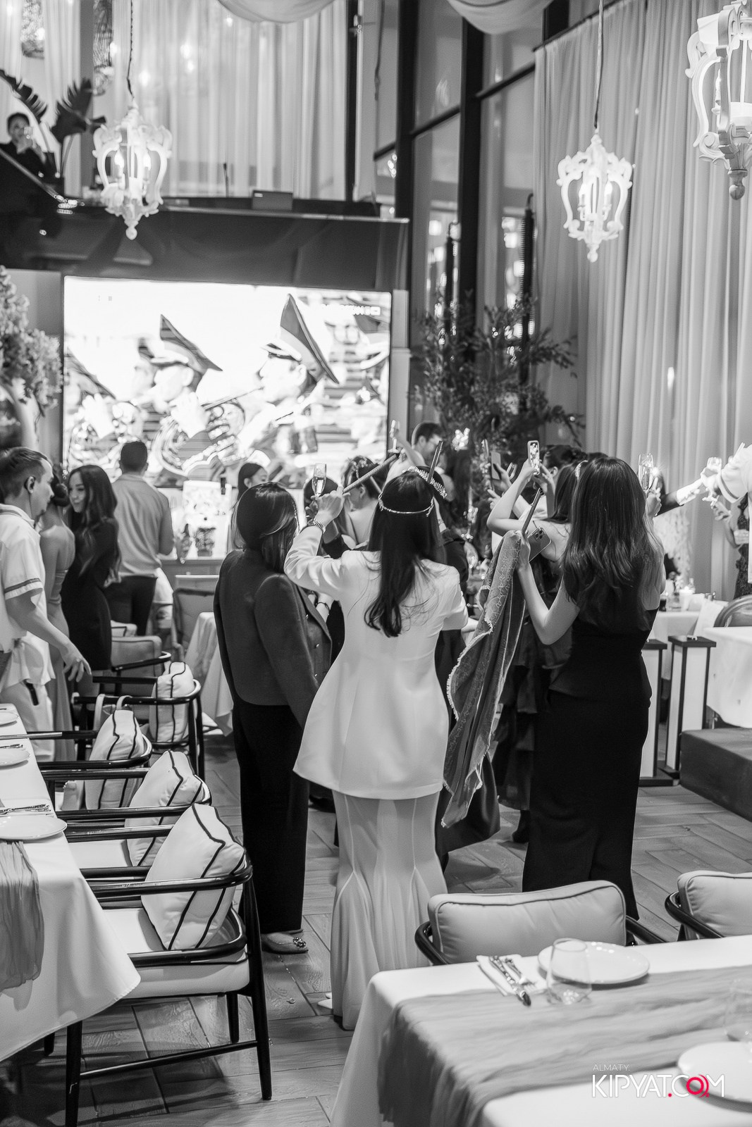 AIZA TERRACE RESTAURANT & BAR. КИПЯТКОМ АЛМАТЫ! Фотосъемка мероприятий в Алматы