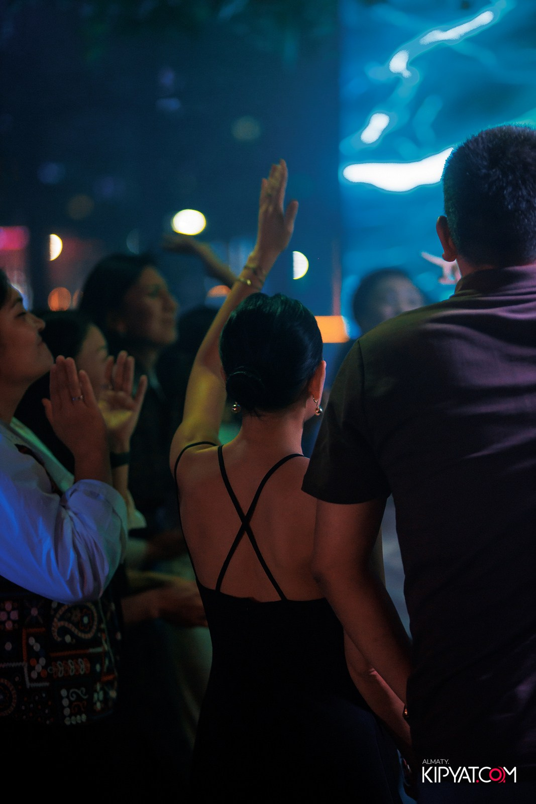 FRIENDS BAR & TERRACE. КИПЯТКОМ АЛМАТЫ!