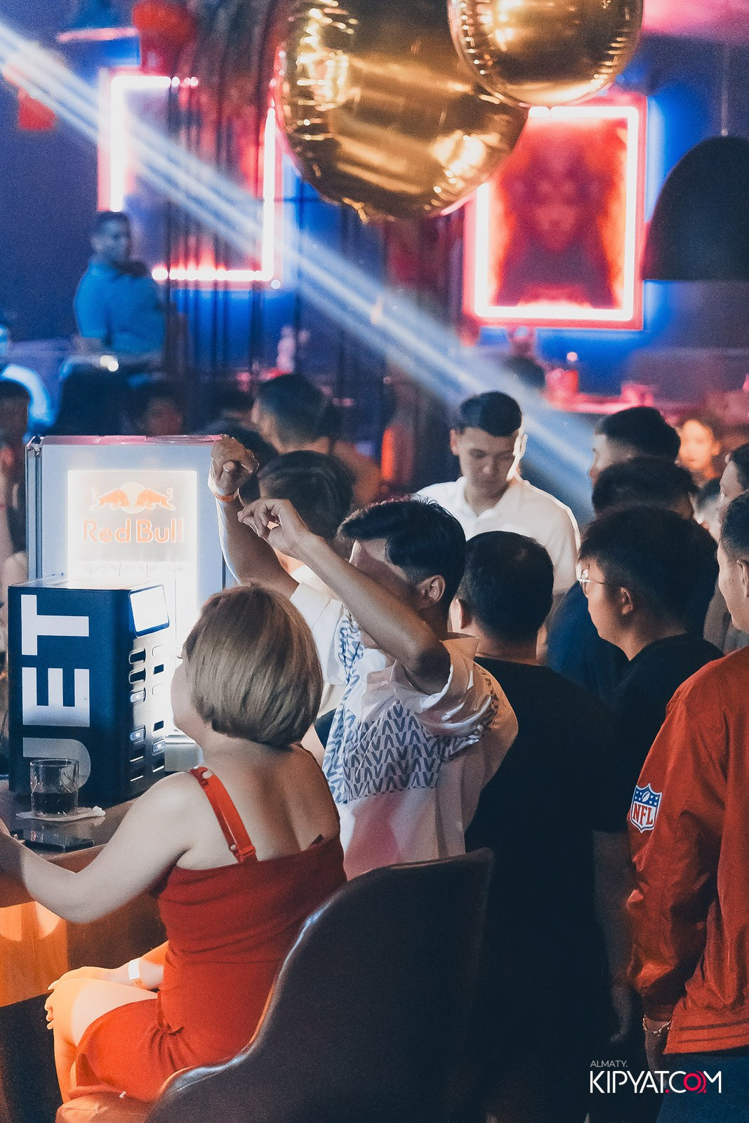 UYAT EMES BAR. КИПЯТКОМ АЛМАТЫ!