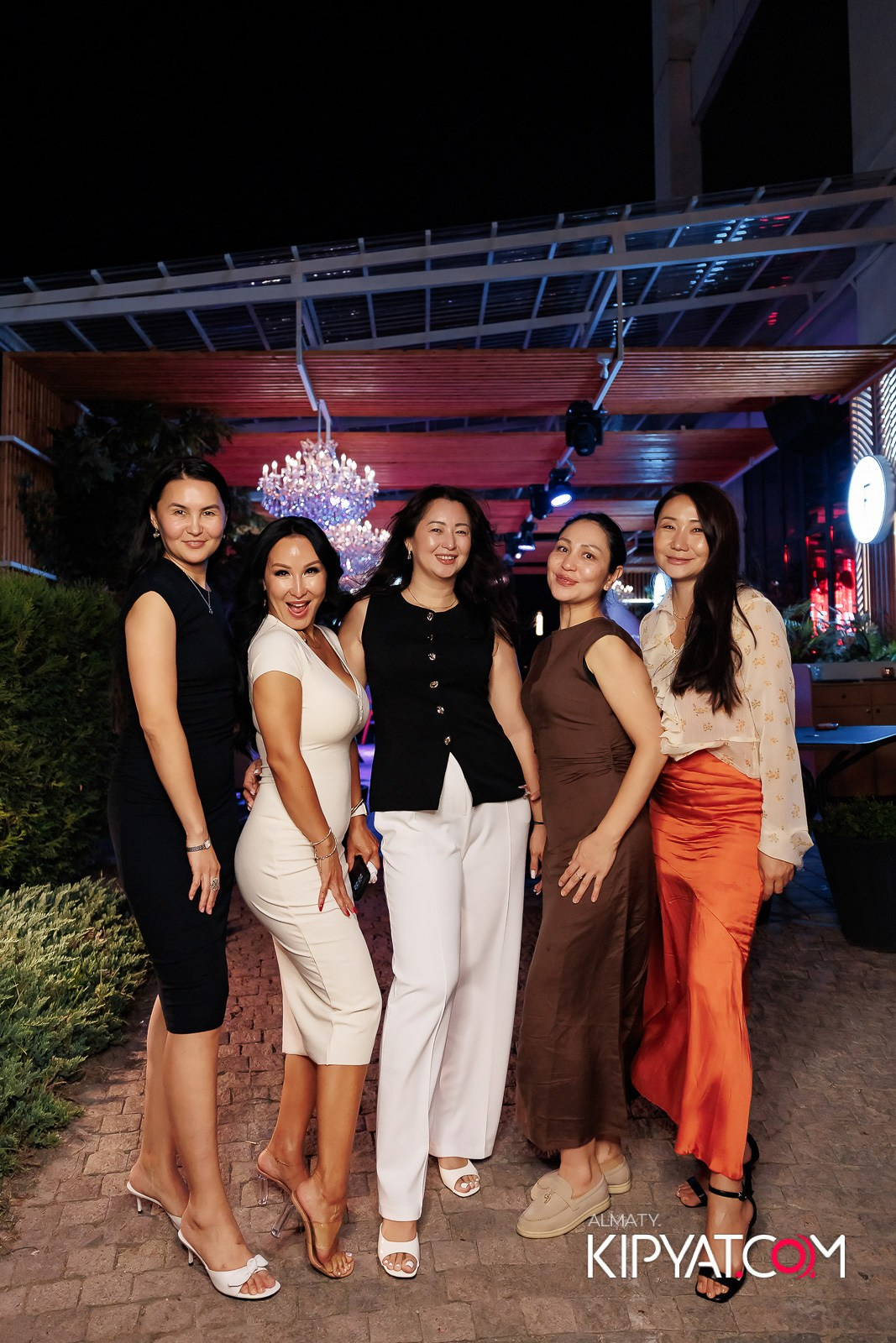 FRIENDS BAR & TERRACE. КИПЯТКОМ АЛМАТЫ!