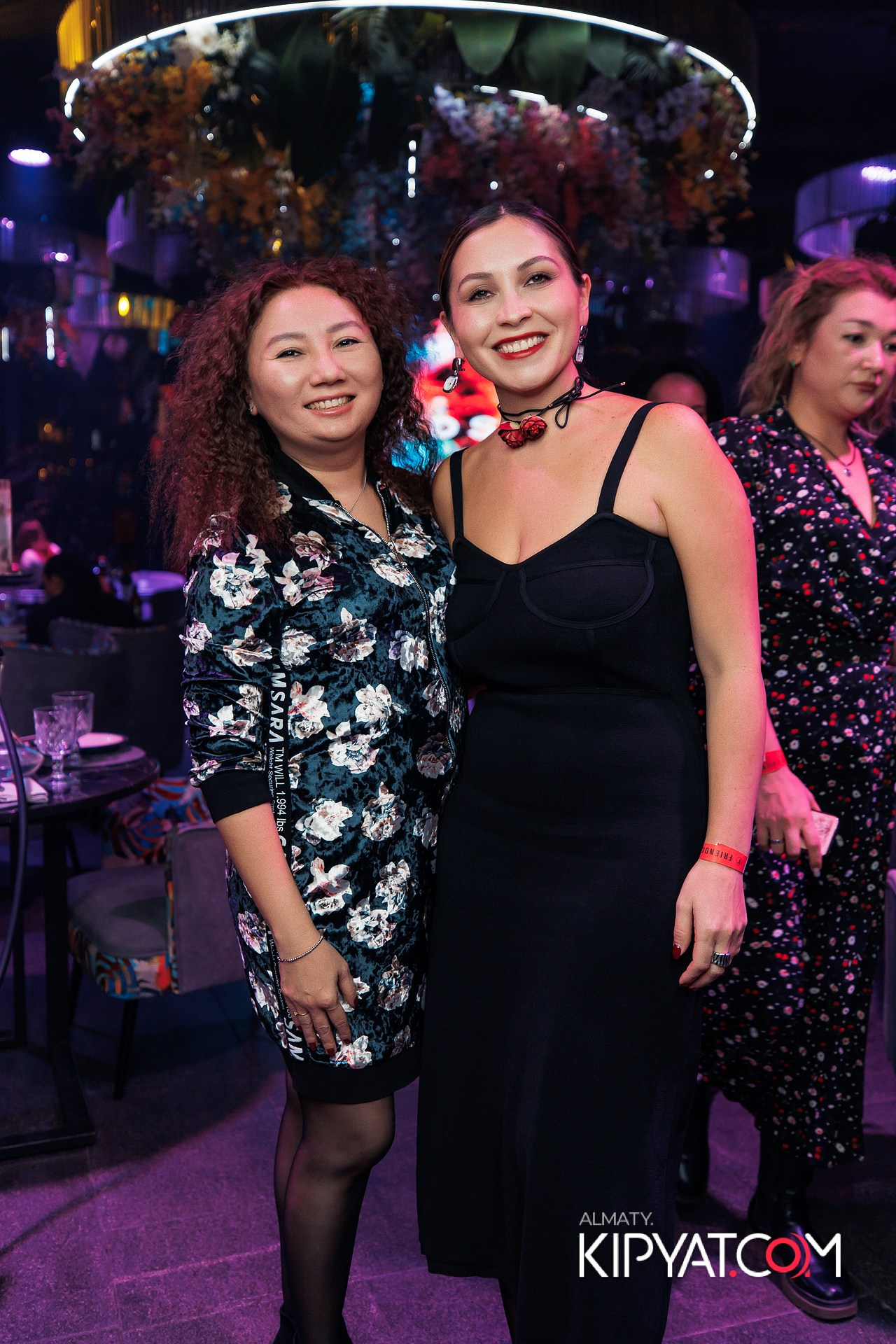 FRIENDS BAR & TERRACE. КИПЯТКОМ АЛМАТЫ!