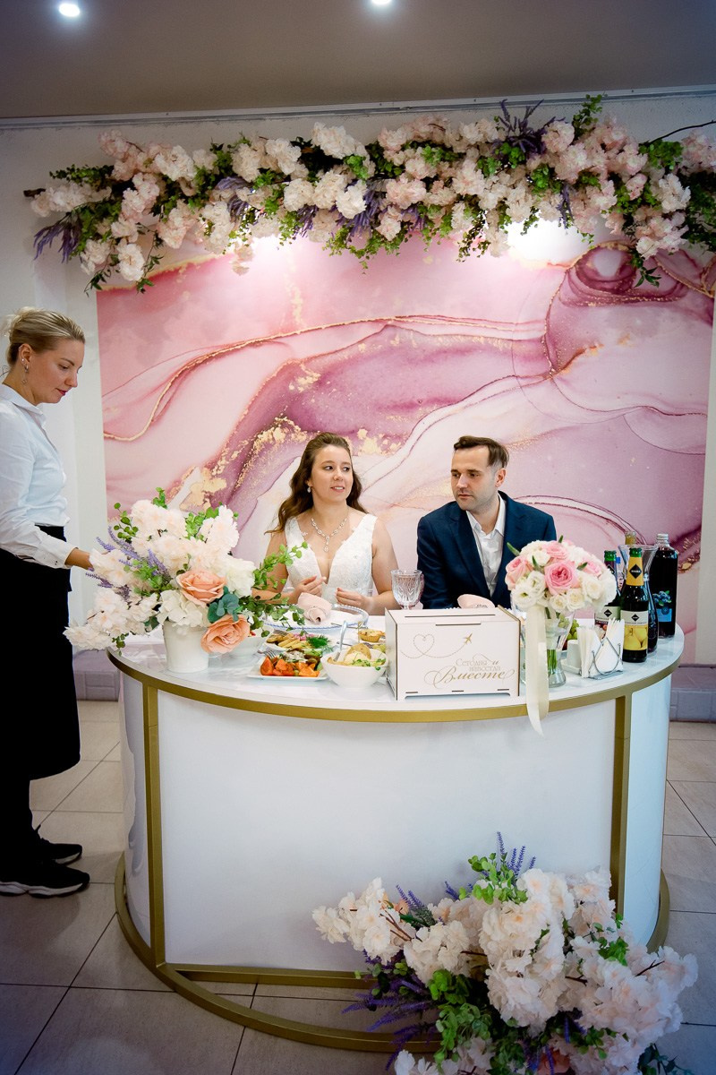 Свадебная фотосессия в ресторане. Свадебный фотограф в Санкт-Петербурге Антон Владимиров