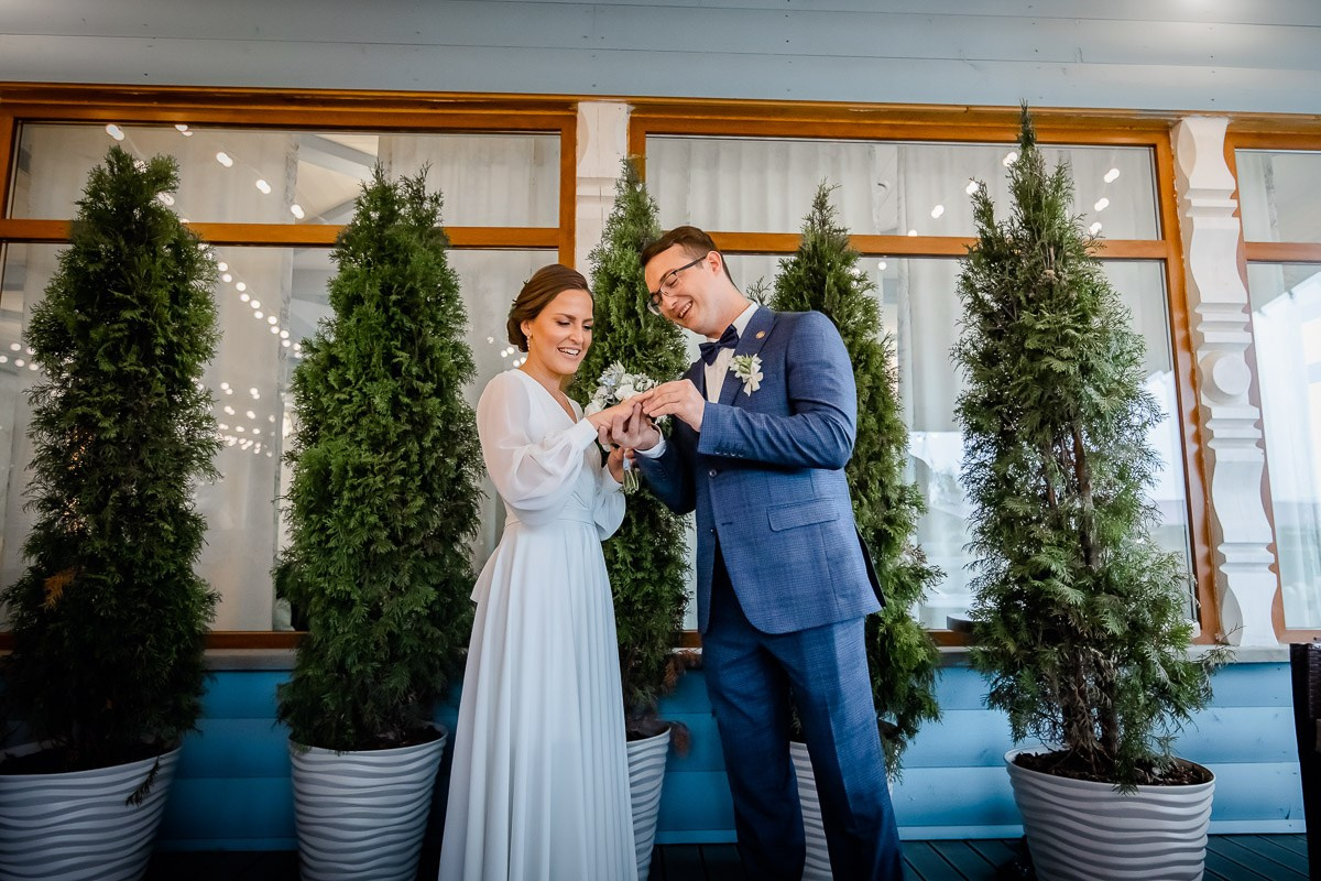 Свадебная фотосессия в ресторане. Свадебный фотограф в Санкт-Петербурге Антон Владимиров