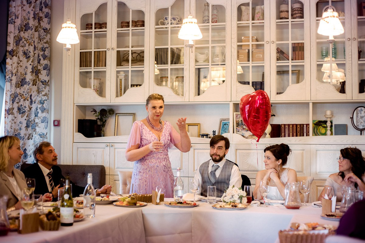 Свадебная фотосессия в ресторане. Свадебный фотограф в Санкт-Петербурге Антон Владимиров