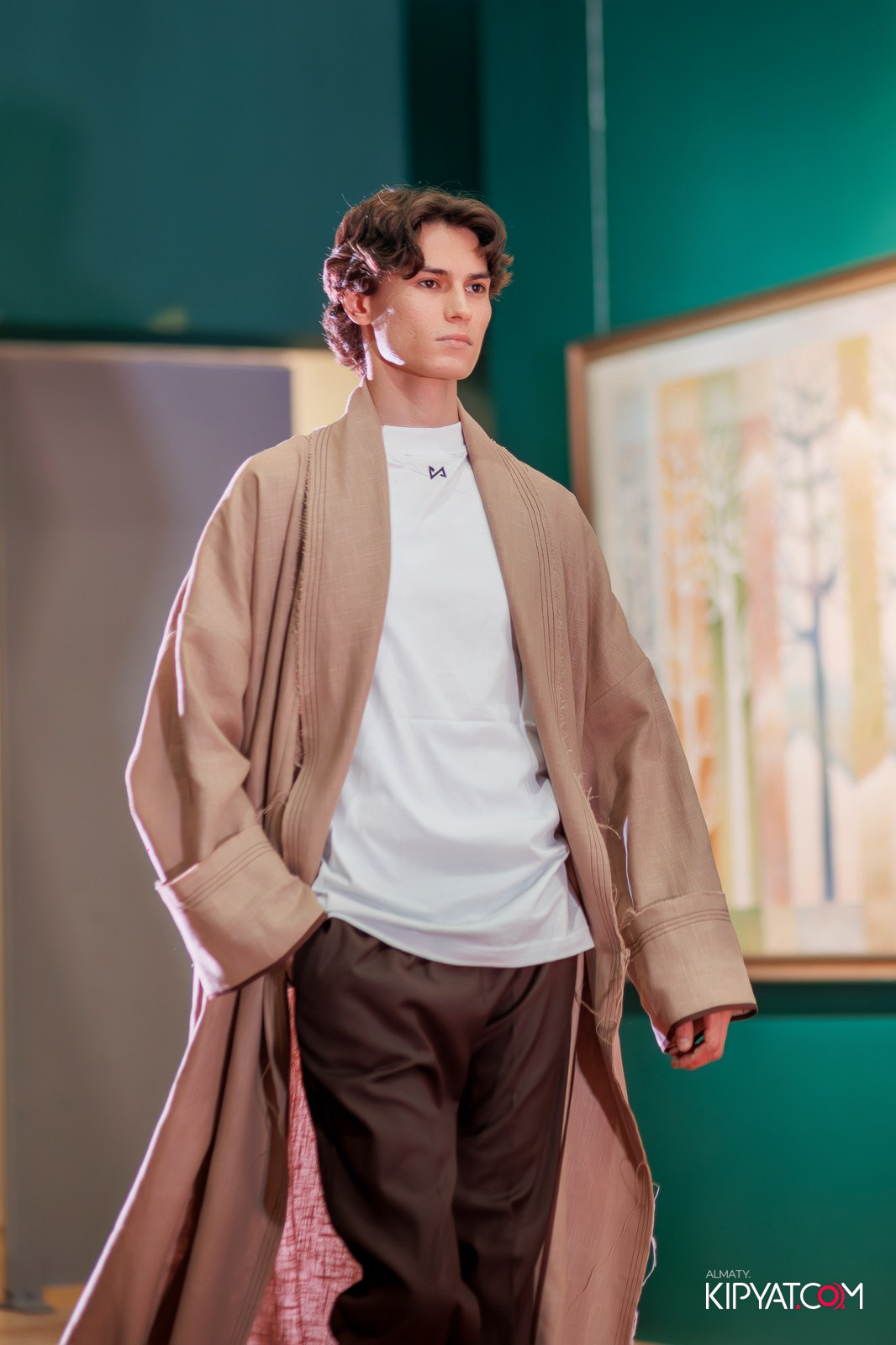 FASHION ПОКАЗ, КАЗАХСКОЙ НАЦИОНАЛЬНОЙ ОДЕЖДЫ. КИПЯТКОМ АЛМАТЫ!