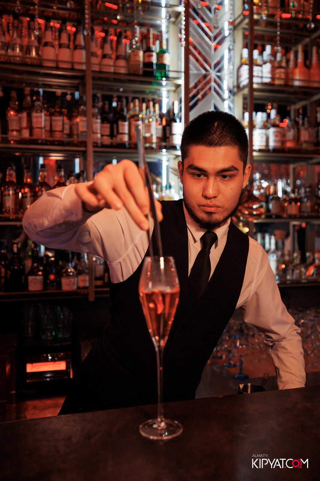 FRIENDS BAR & TERRACE. КИПЯТКОМ АЛМАТЫ!