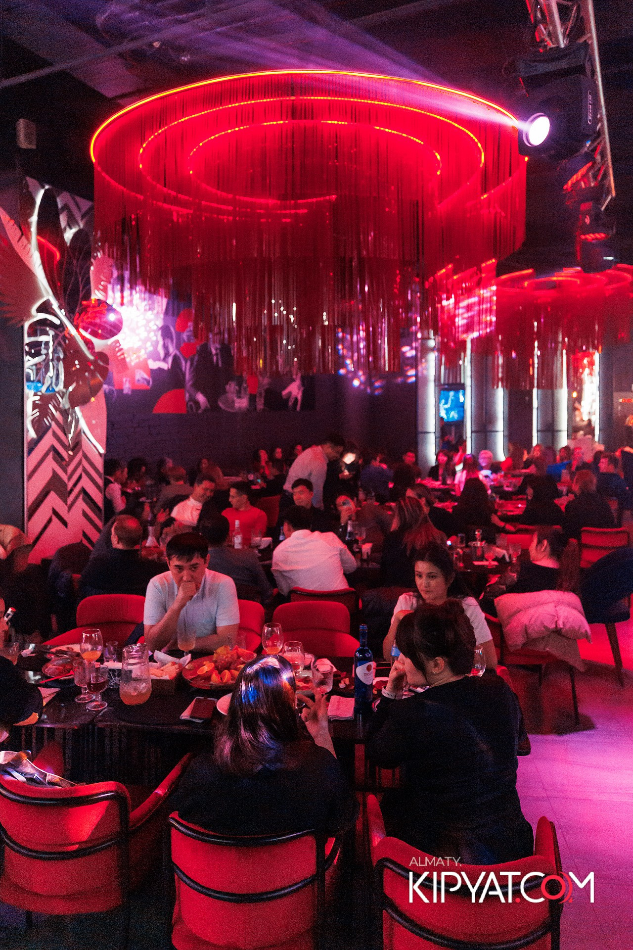 FRIENDS BAR & TERRACE. КИПЯТКОМ АЛМАТЫ!