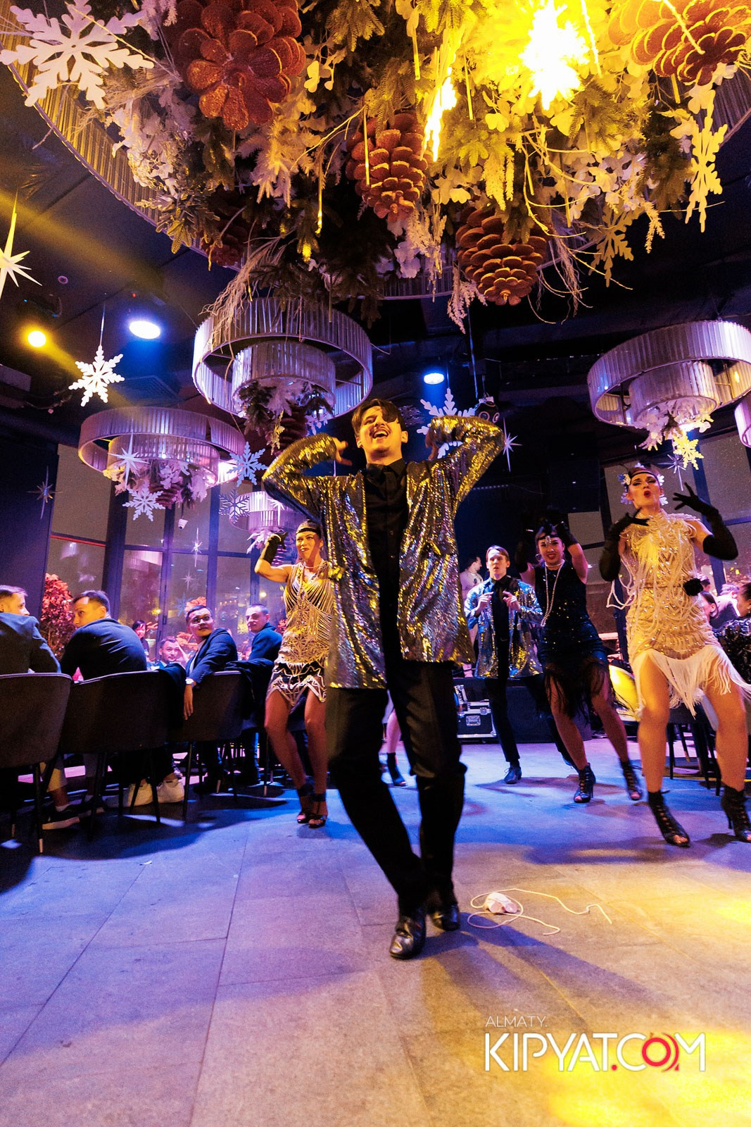 FRIENDS BAR & TERRACE. КИПЯТКОМ АЛМАТЫ!