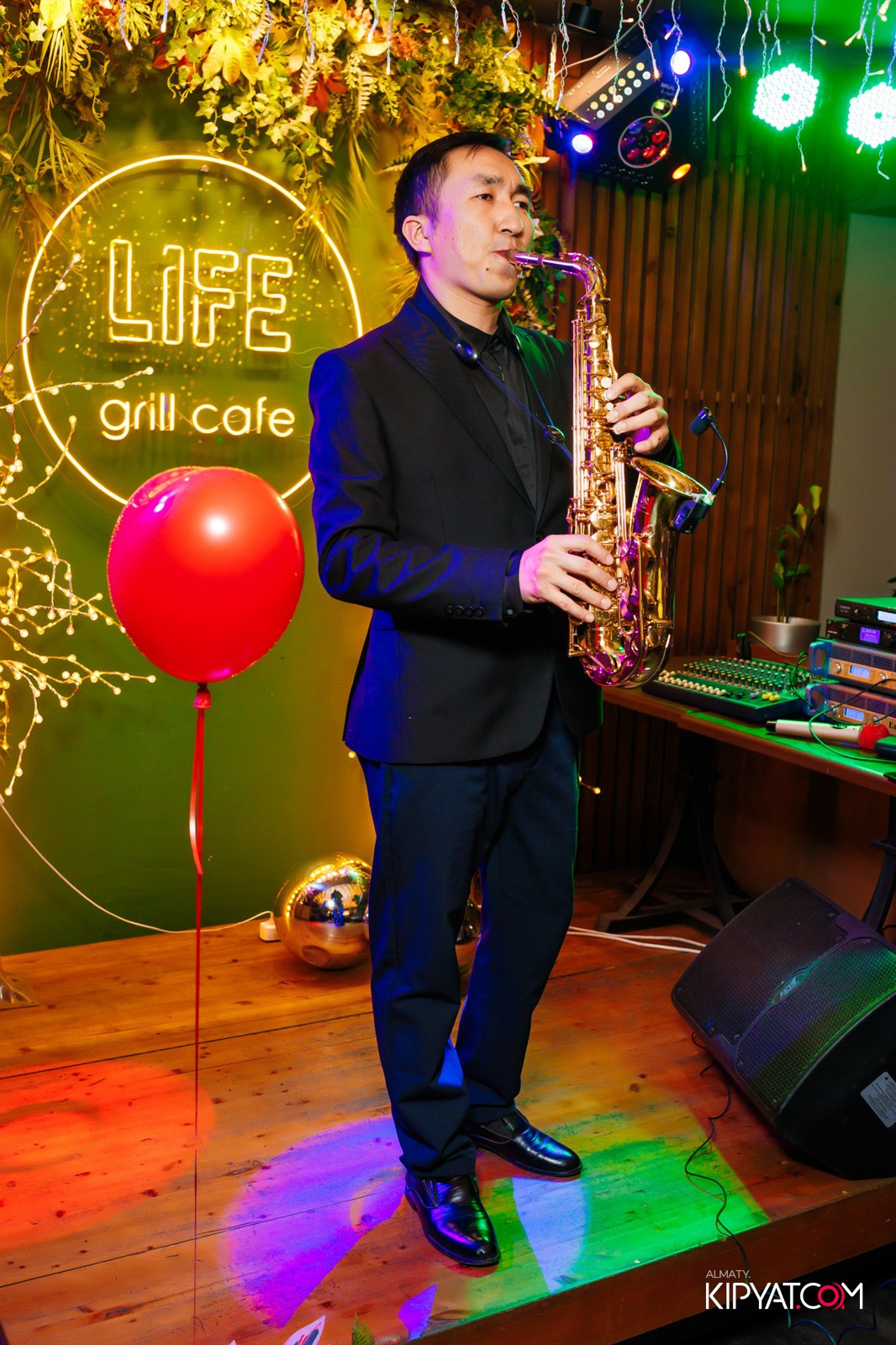 LIFE GRILL CAFE. КИПЯТКОМ АЛМАТЫ!