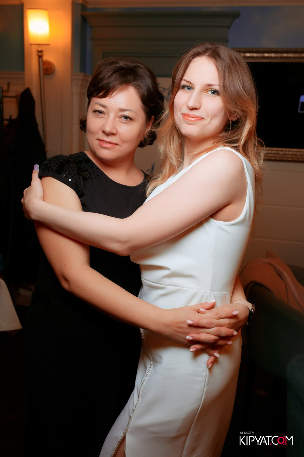 РЕСТОРАН ALAZANI НА АКАН СЕРЫ. КИПЯТКОМ АЛМАТЫ!