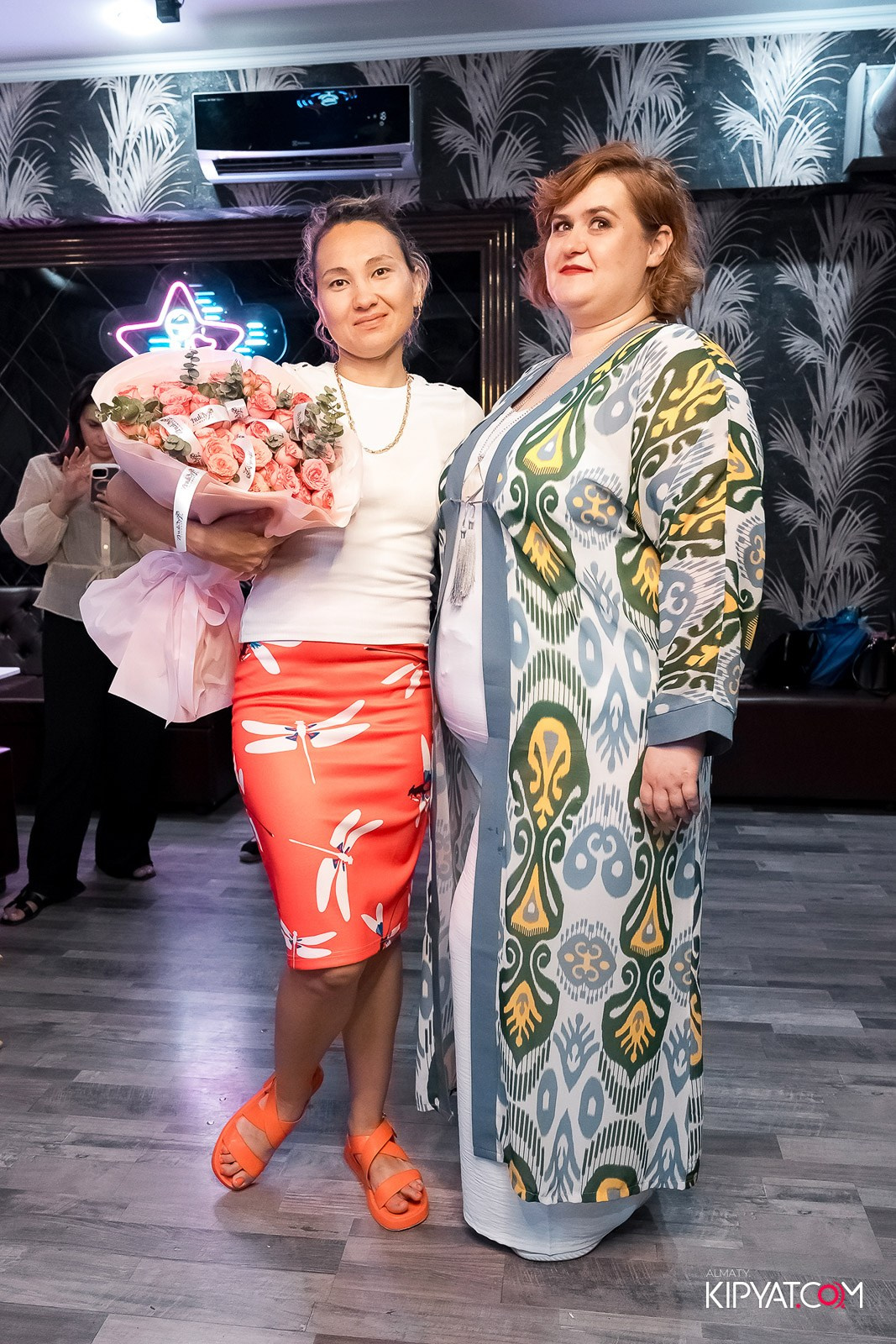 КАРАОКЕ РОЯЛЬ COSMO. КИПЯТКОМ АЛМАТЫ!