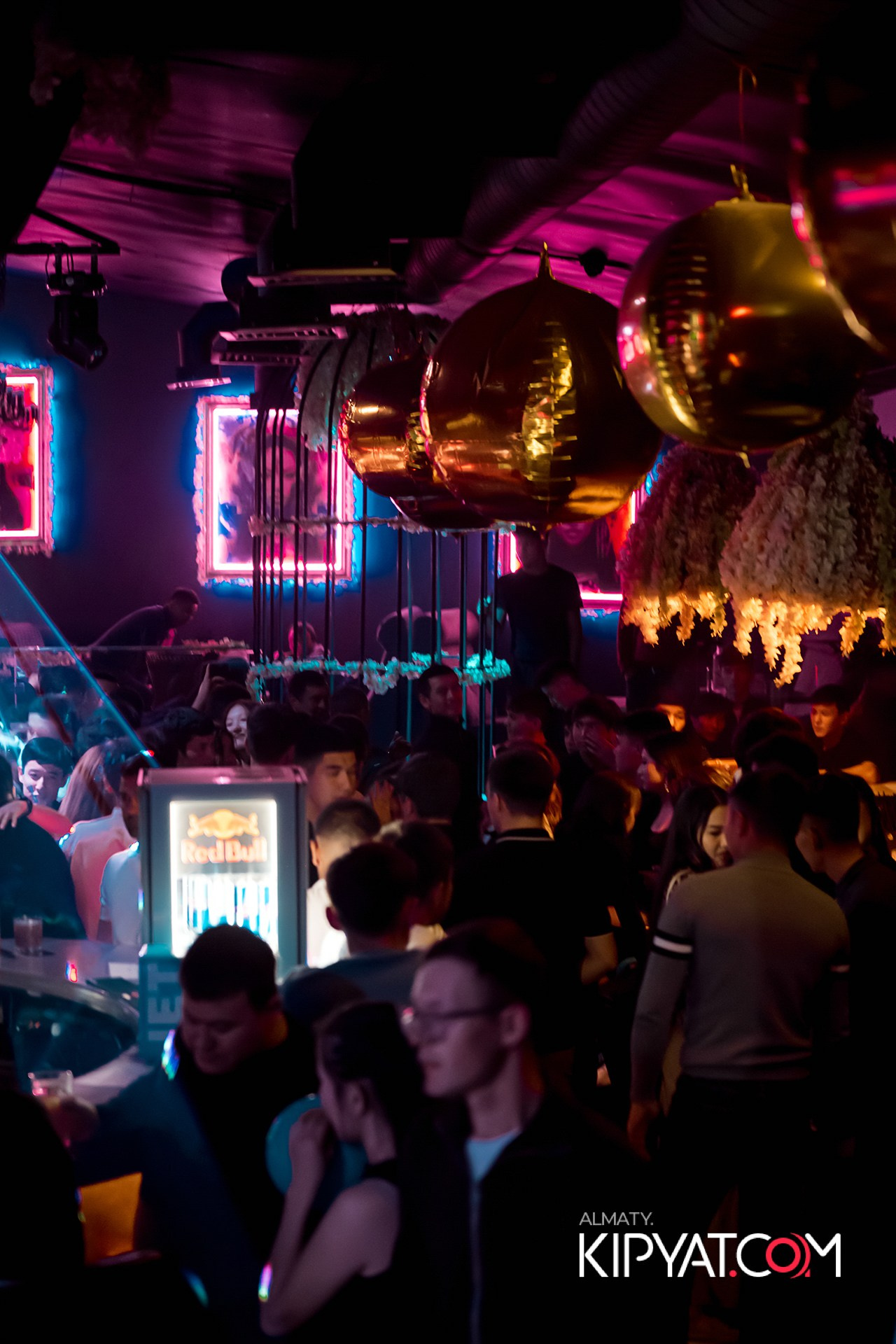 UYAT EMES BAR. КИПЯТКОМ АЛМАТЫ!