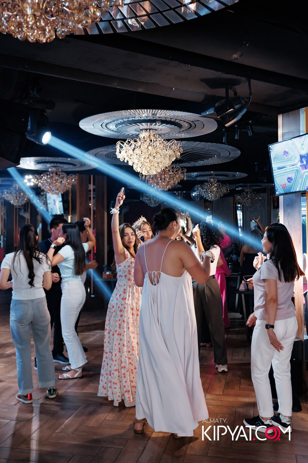 ЗАЯ, НА БИС. КИПЯТКОМ АЛМАТЫ!