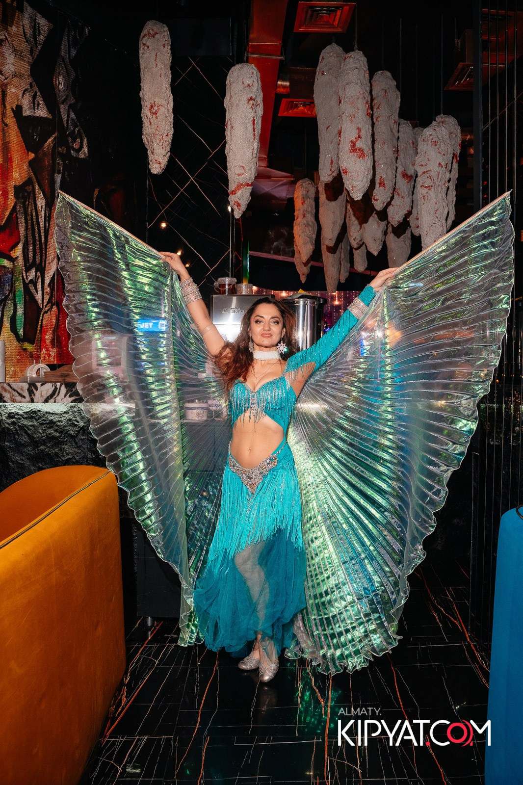 БАР ПАНАЕХАЛИ НА ТОЛЕ БИ. КИПЯТКОМ АЛМАТЫ!