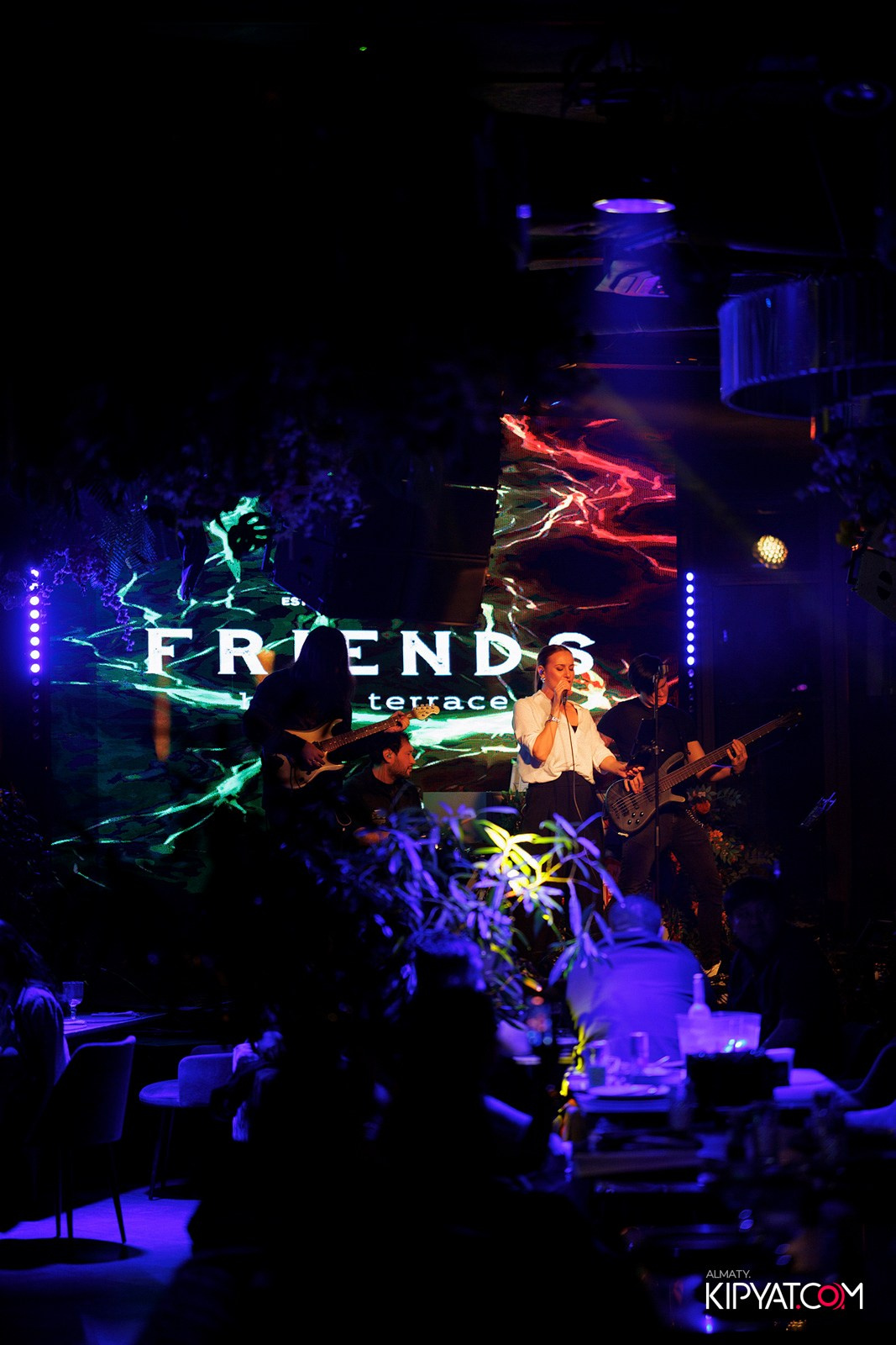 FRIENDS BAR & TERRACE. КИПЯТКОМ АЛМАТЫ! Фотосъемка мероприятий в Алматы