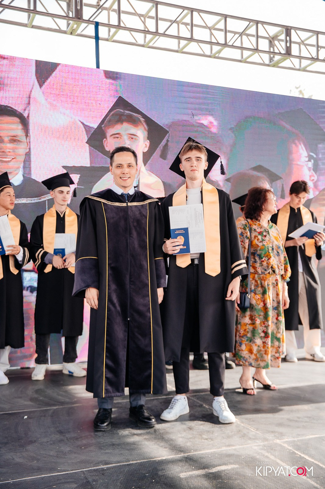 ВРУЧЕНИЕ ДИПЛОМОВ — НАРХОЗ КОЛЛЕДЖ. Part 3. КИПЯТКОМ АЛМАТЫ!