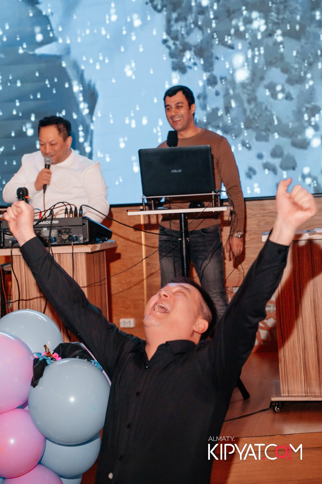 ГРУЗИНСКИЙ ДВОР НА КАБАНБАЙ БАТЫРА. КИПЯТКОМ АЛМАТЫ!