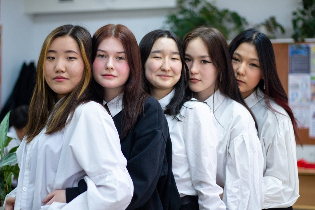 Школьники в студии. Фотограф Бурятия. Печать фотокниг