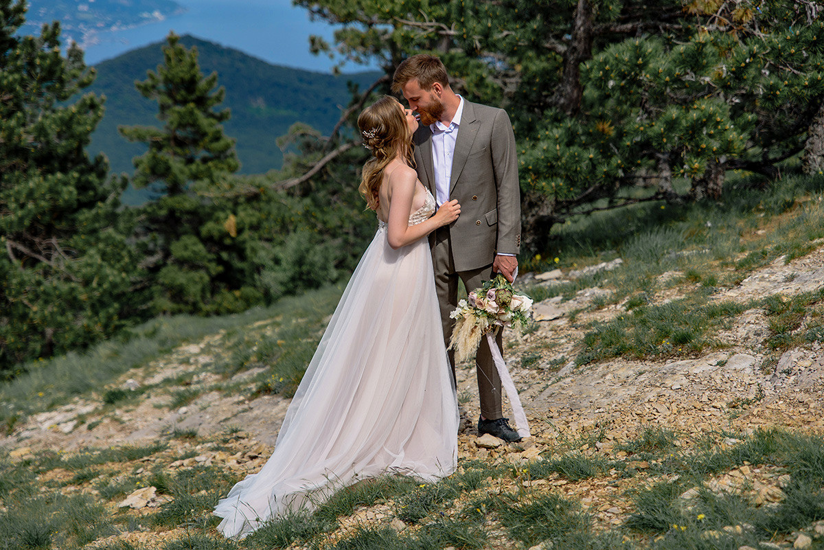 Фотосъемка свадьбы в горах Ай-Петри. Свадебный и семейный фотограф в Москве Светлана Зоткина