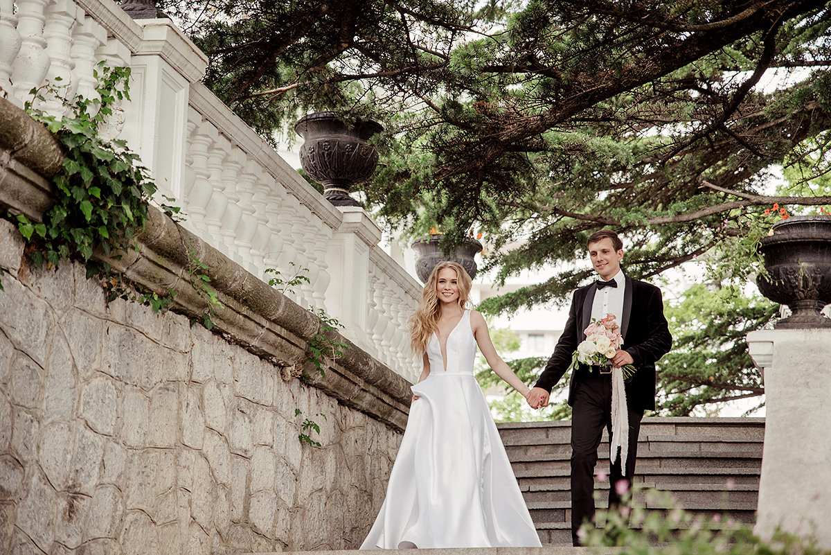 Стильная фотосессия свадьбы в Воронцовском парке. Свадебный и семейный фотограф в Москве Светлана Зоткина