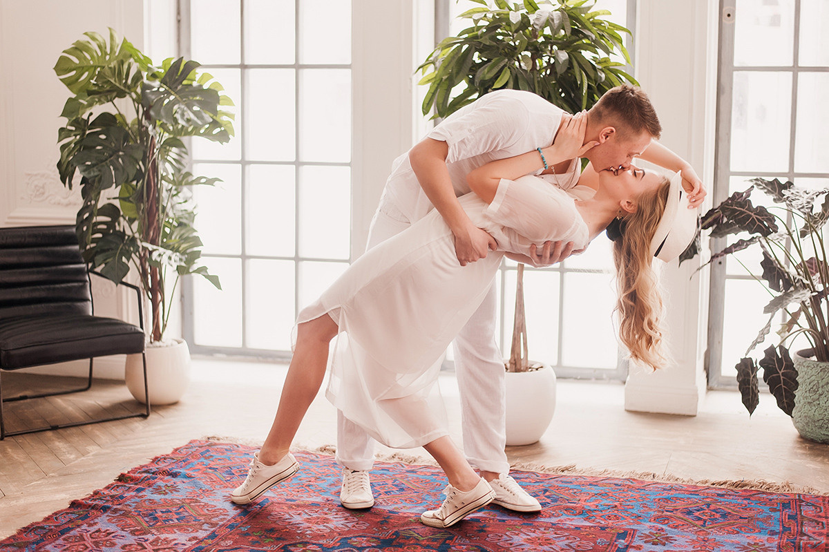 Предсвадебная фотосъемка лавстори в особняке Роял. Свадебный и семейный фотограф в Москве Светлана Зоткина