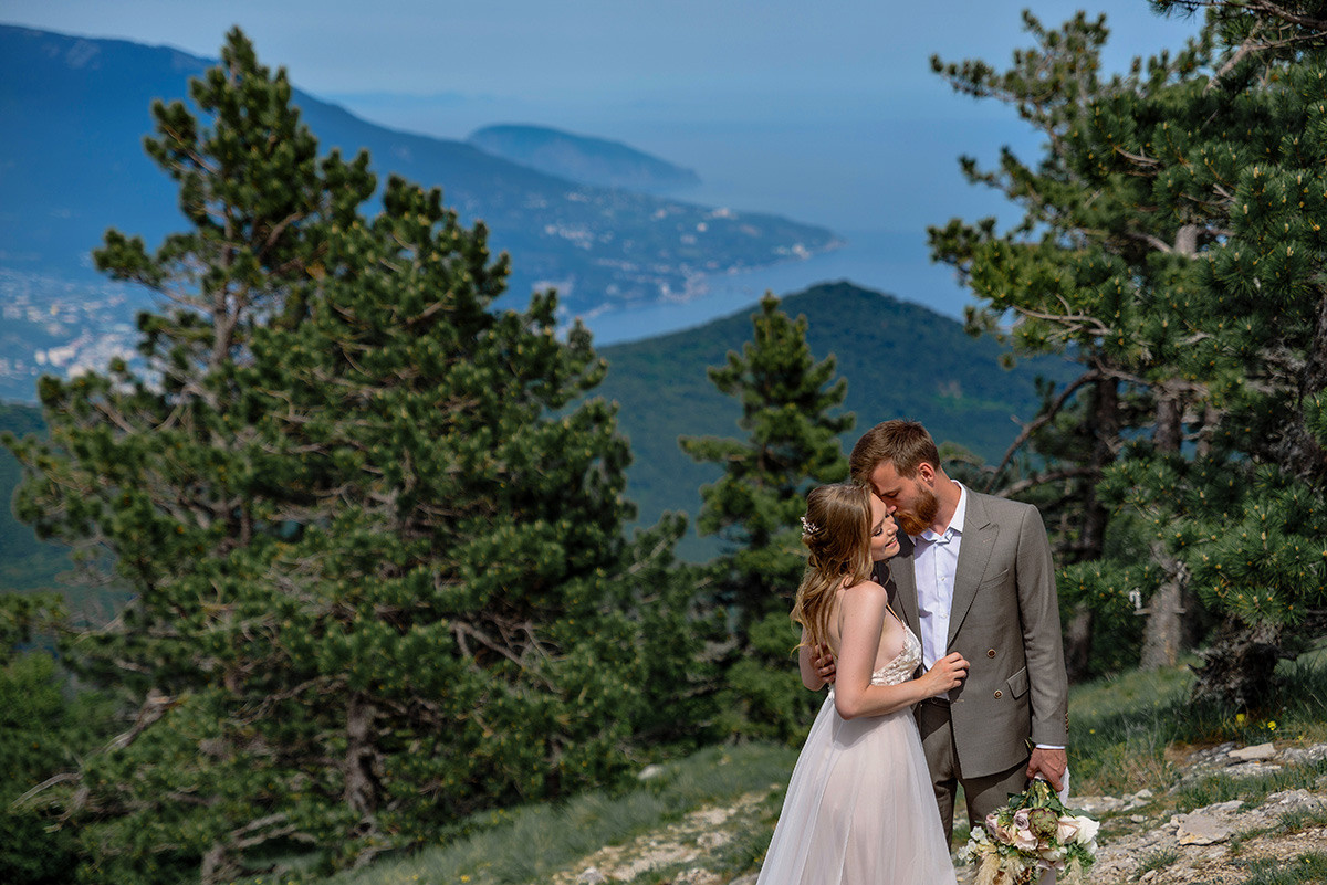 Фотосъемка свадьбы в горах Ай-Петри. Свадебный и семейный фотограф в Москве Светлана Зоткина
