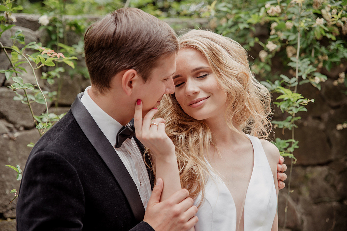 Стильная фотосессия свадьбы в Воронцовском парке. Свадебный и семейный фотограф в Москве Светлана Зоткина