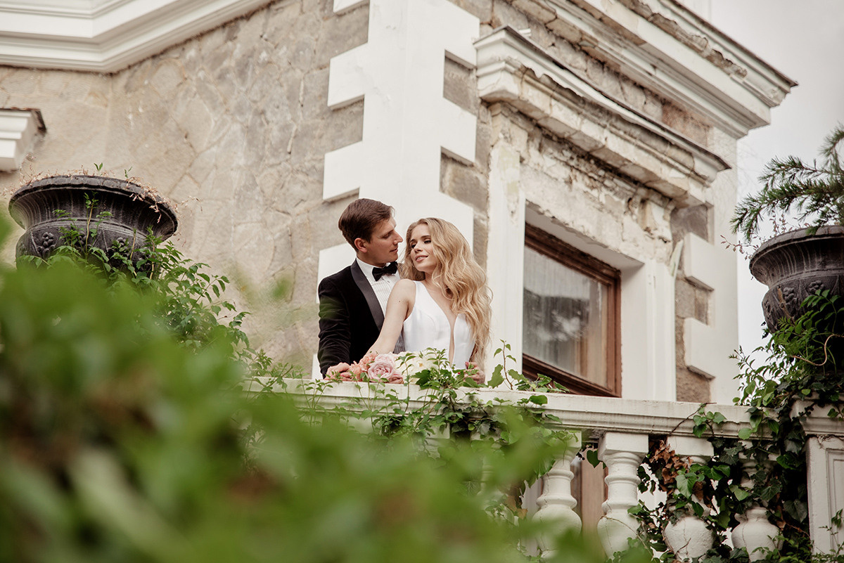 Стильная фотосессия свадьбы в Воронцовском парке. Свадебный и семейный фотограф в Москве Светлана Зоткина