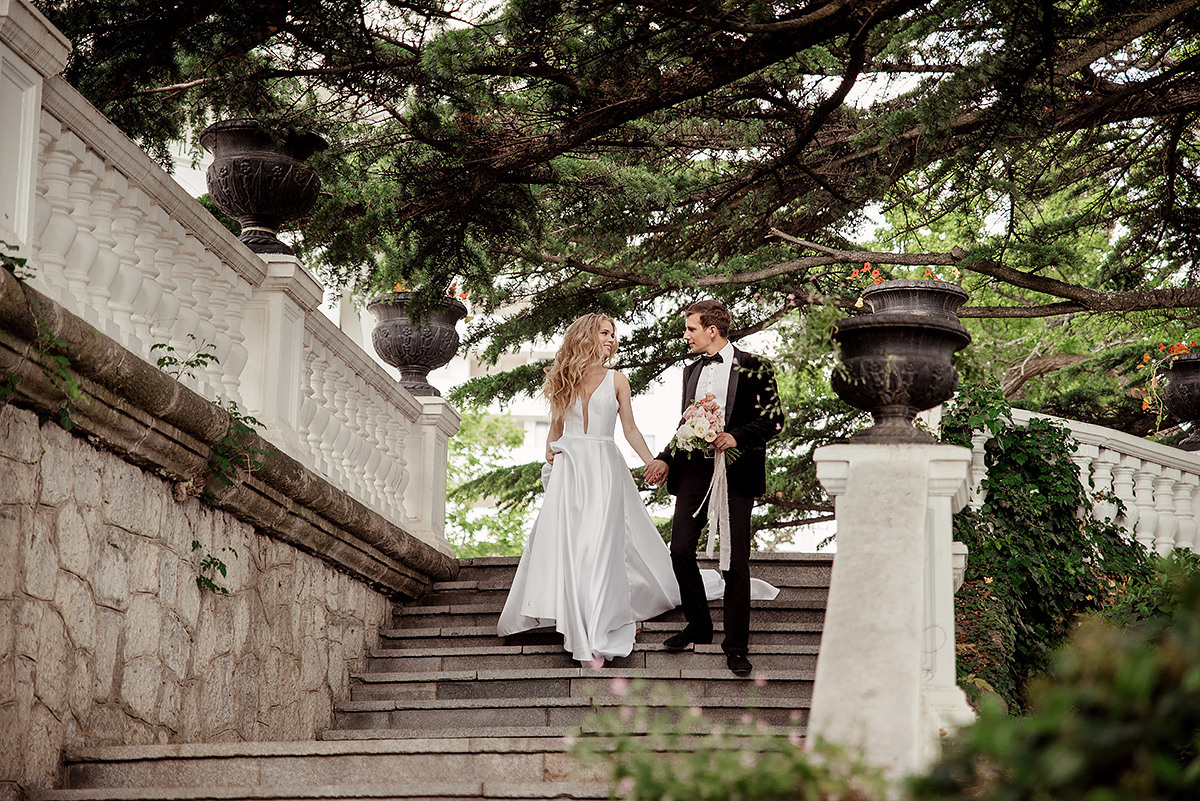Стильная фотосессия свадьбы в Воронцовском парке. Свадебный и семейный фотограф в Москве Светлана Зоткина