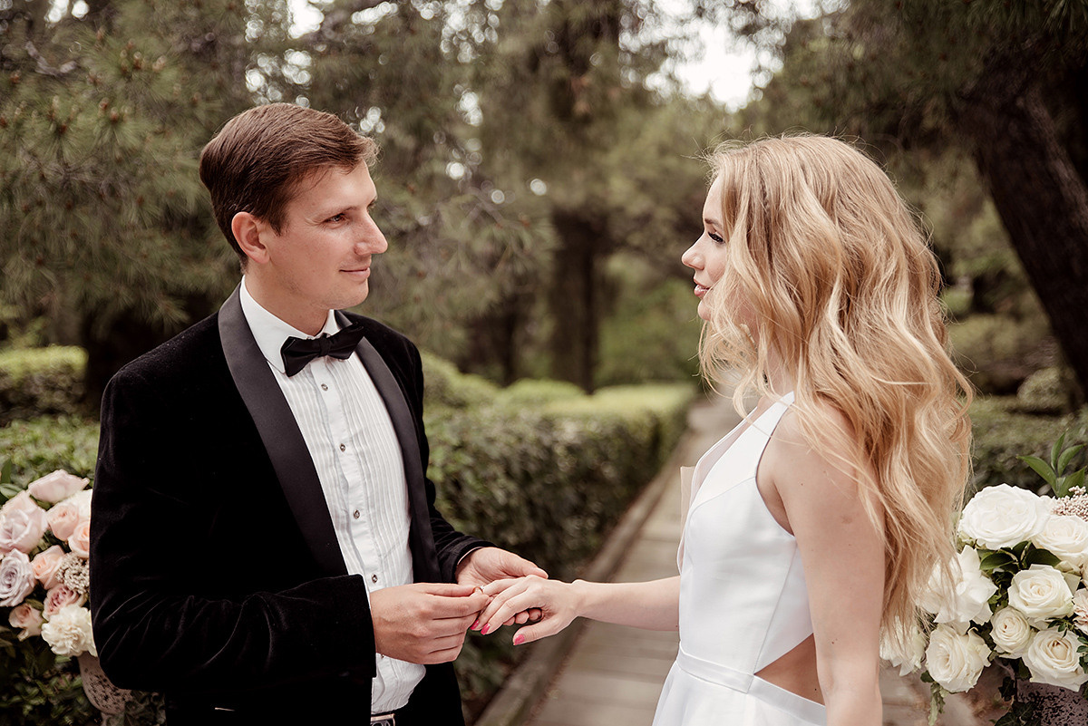 Стильная фотосессия свадьбы в Воронцовском парке. Свадебный и семейный фотограф в Москве Светлана Зоткина