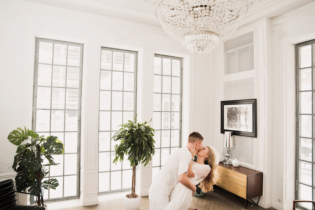 Предсвадебная фотосъемка лавстори в особняке Роял. Свадебный и семейный фотограф в Москве Светлана Зоткина