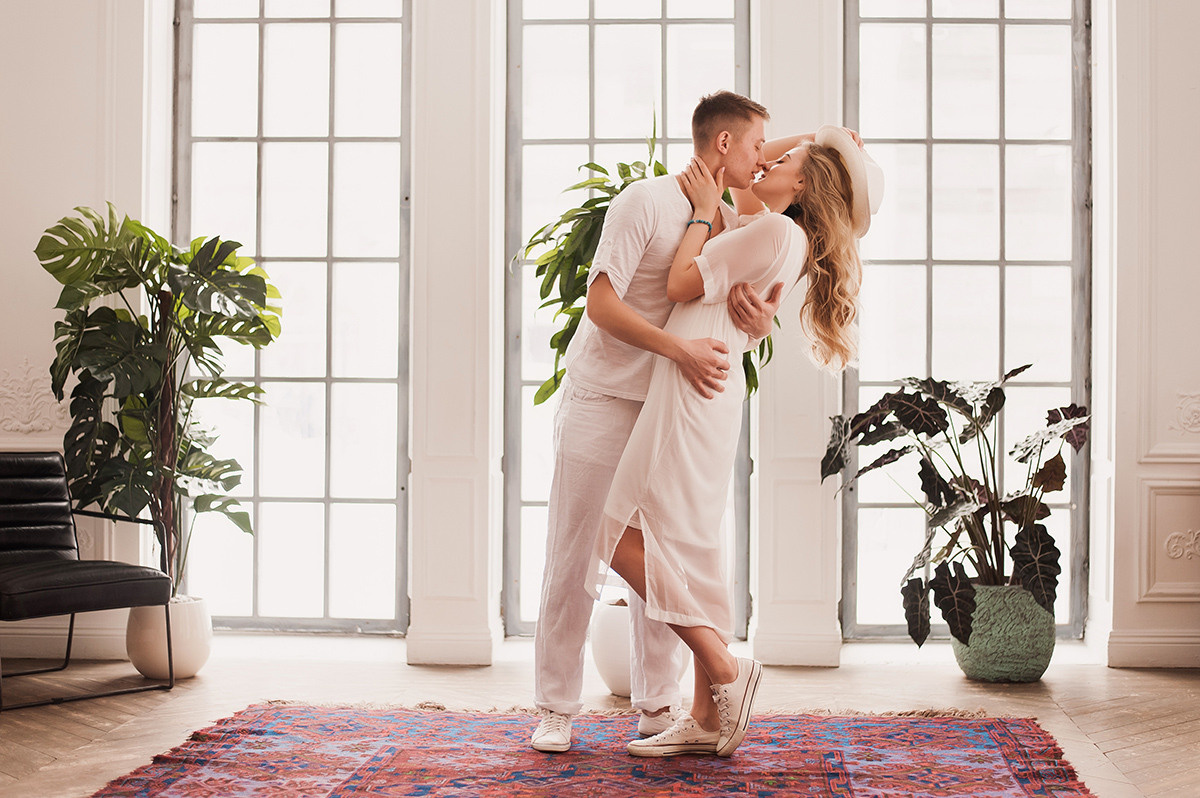 Предсвадебная фотосъемка лавстори в особняке Роял. Свадебный и семейный фотограф в Москве Светлана Зоткина