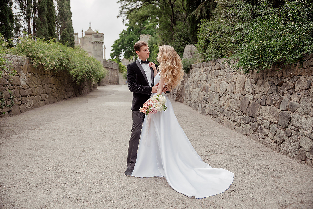 Стильная фотосессия свадьбы в Воронцовском парке. Свадебный и семейный фотограф в Москве Светлана Зоткина