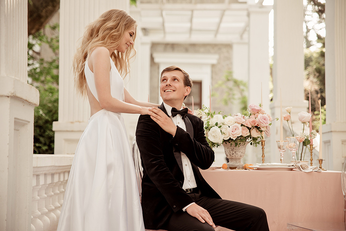 Стильная фотосессия свадьбы в Воронцовском парке. Свадебный и семейный фотограф в Москве Светлана Зоткина